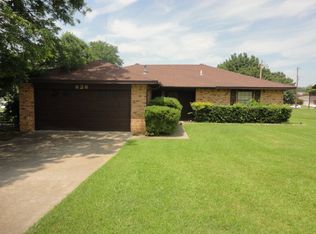 828 W 24th St, Ada, OK 74820