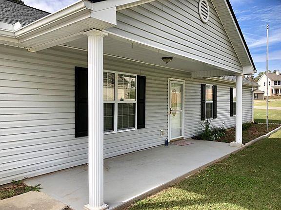 3rd image of 173 Angela Ln