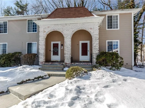 25 Marigold Cir #25, Providence, RI 02904