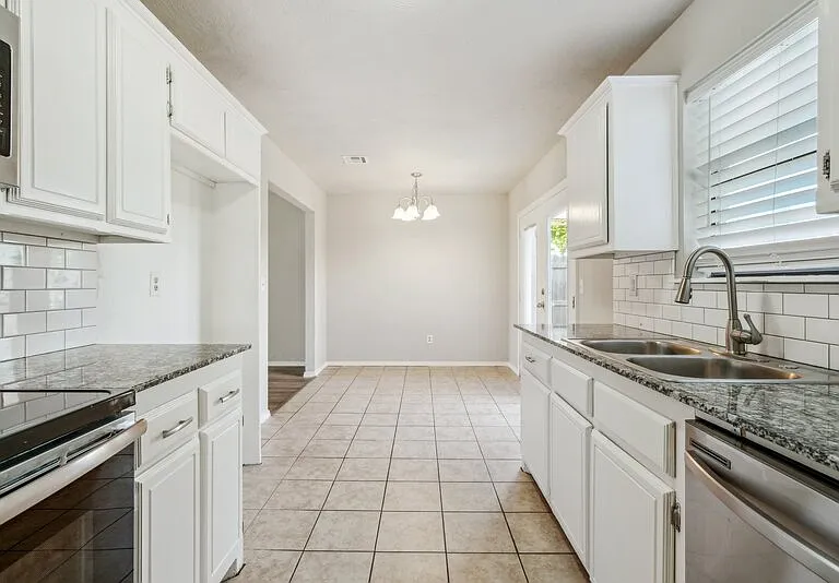 12225 SW 14th St — Photo 7