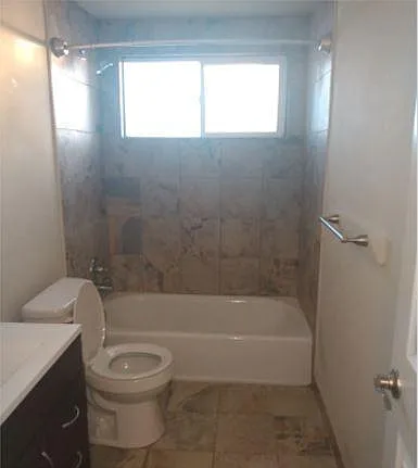 Melrose Full Bathroom
