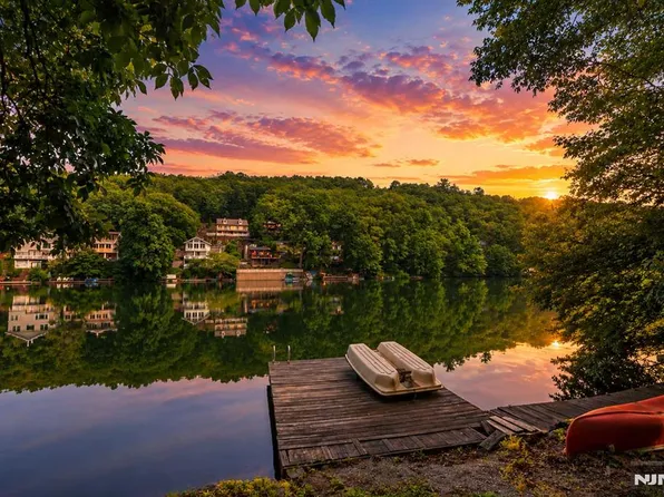 135 Skyline Lakes Dr, Ringwood, NJ 07456