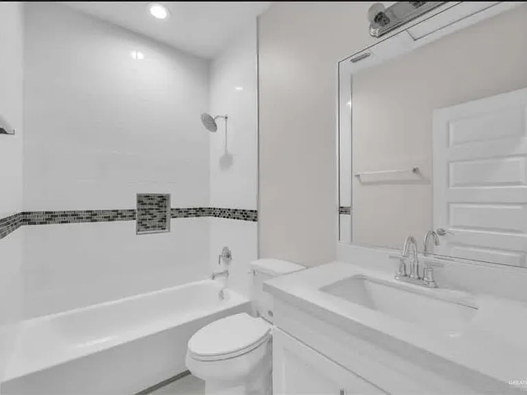 1706 Playa Dr #2 — Photo 3