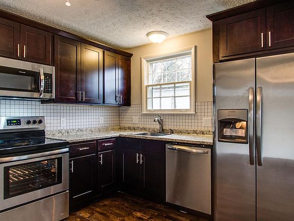 4th image of 121 Colemont Dr