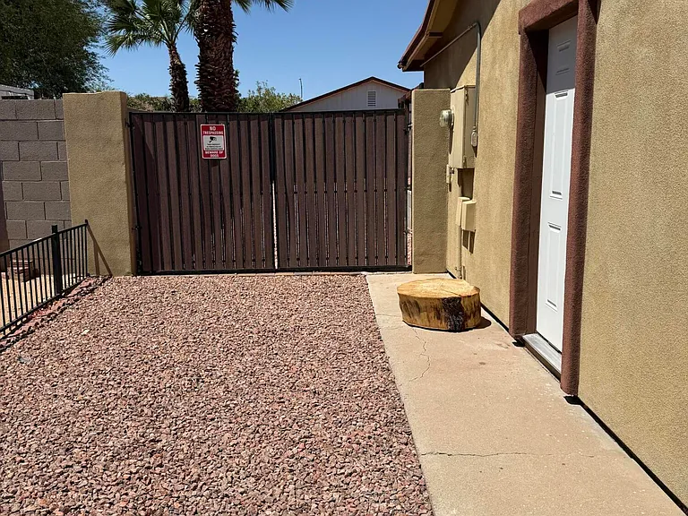 4032 E Hartford Ave — Photo 3