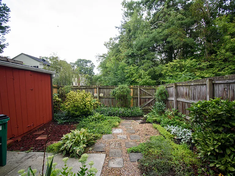 118 Camelot Ct — Photo 12