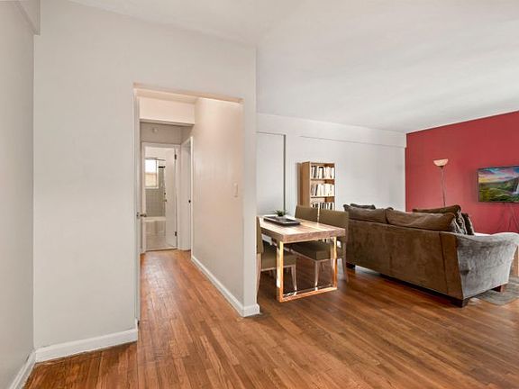 3rd image of 2615 Kennedy Blvd #206