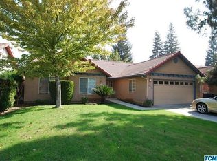 1134 N Crenshaw St, Visalia, CA 93291