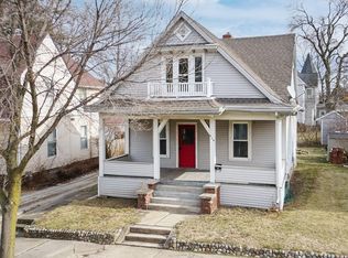 910 S Madison St, Bloomington, IL