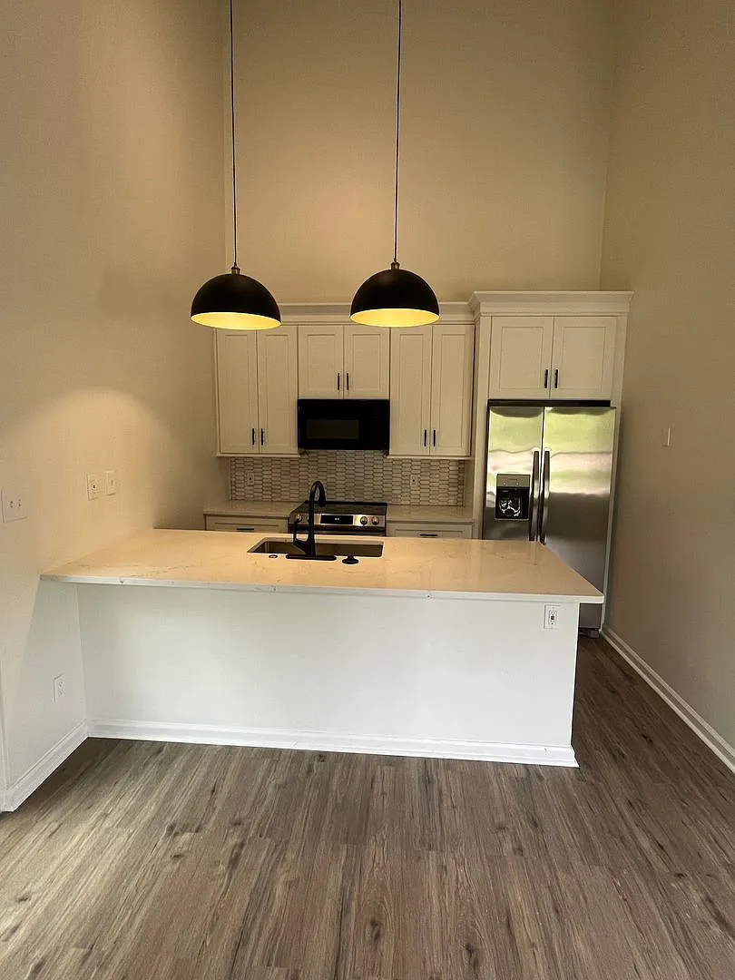 3 Bed 3 Bath Condo Located in Golf Club Gated Community — Photo 3