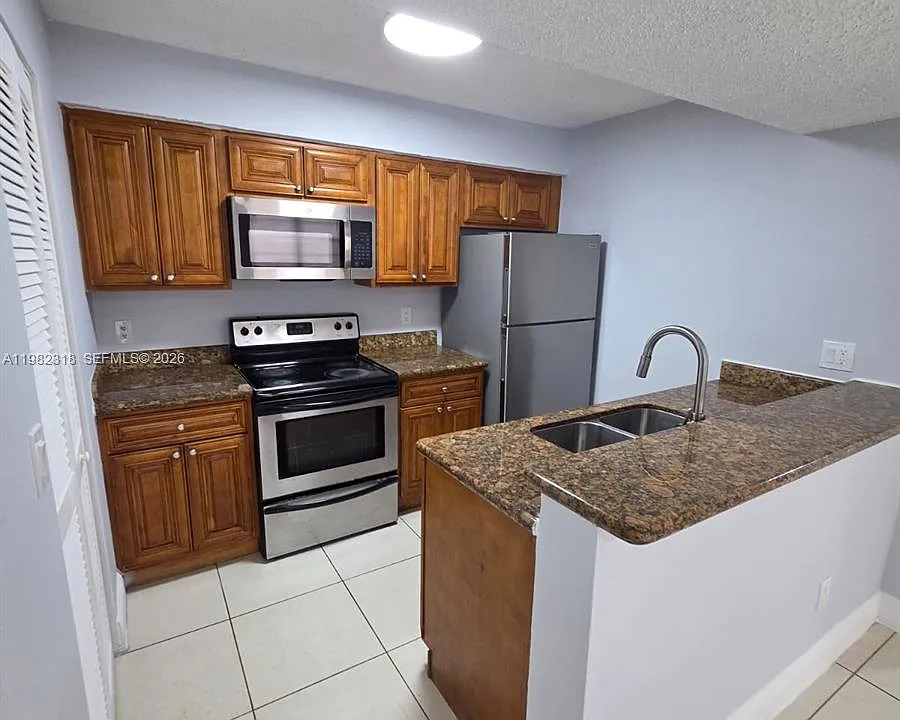 1241 SW 46th Ave #1006
