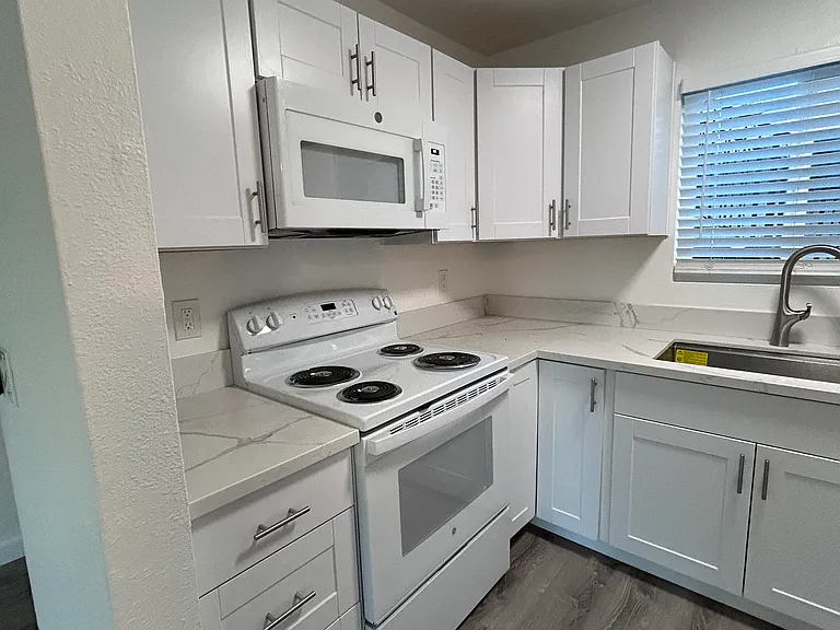180 Las Flores Dr — Photo 7
