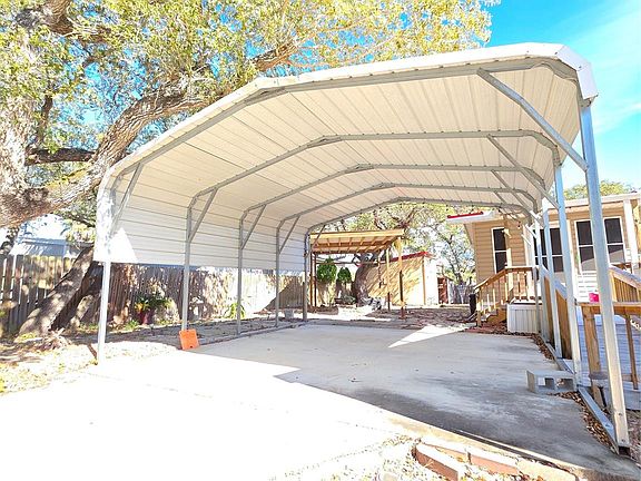 3rd image of 5 Saint Charles Bay Dr