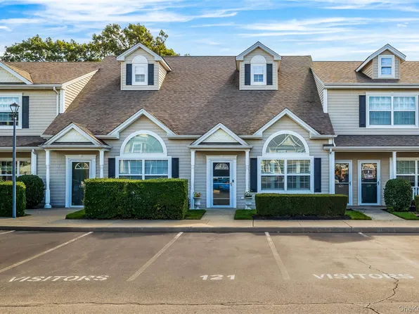 121 Willow Lane, Valley Stream, NY 11580