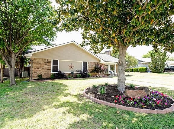 3rd image of 2701 Kimberly Dr