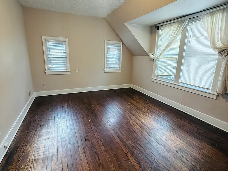 1007 Premont Ave — Photo 22
