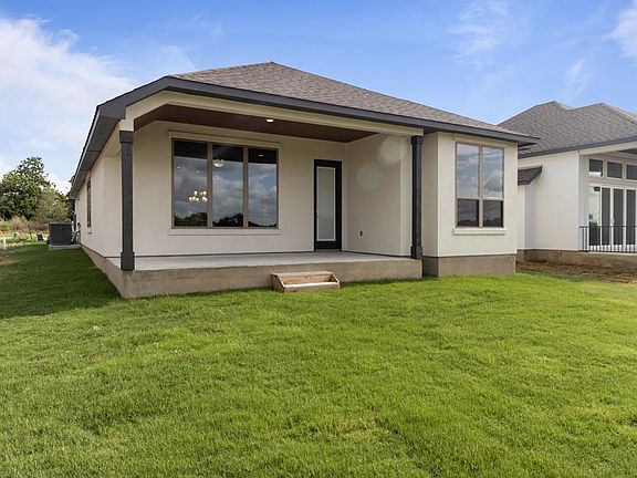 3rd image of 1017 Stone Hill Dr