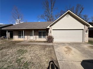 2600 Red Oak Dr, Van Buren, AR 72956