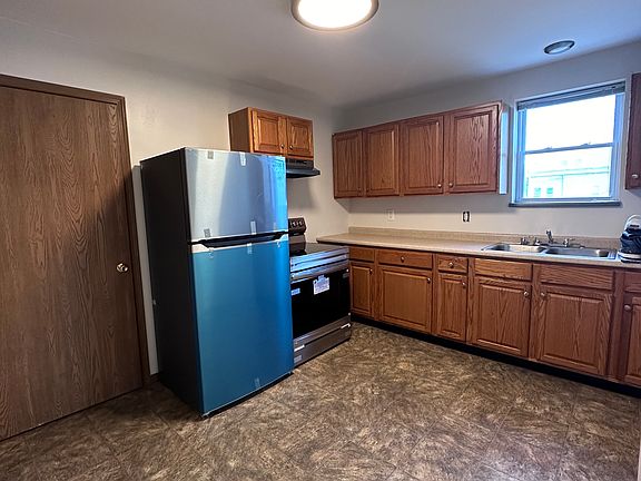 5th image of 519 E Main St