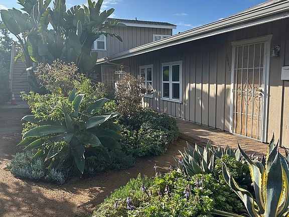 2nd image of 2645-2651 Magnolia Ave #2647