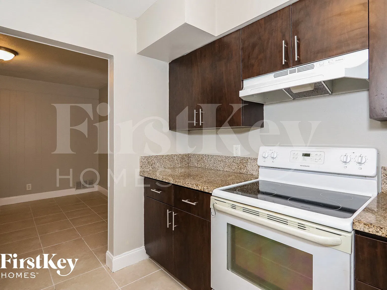 3 bed, 2.0 bath, 1344 sqft, $3,490 — Photo 4