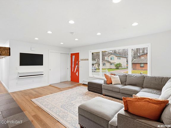 5th image of 615 W 42nd Ave