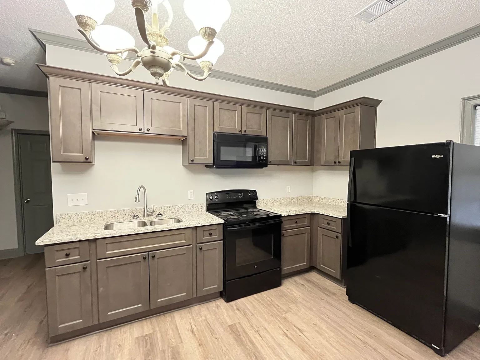 3 bed, 1.5 bath, 1088 sqft, $1,750 — Photo 4