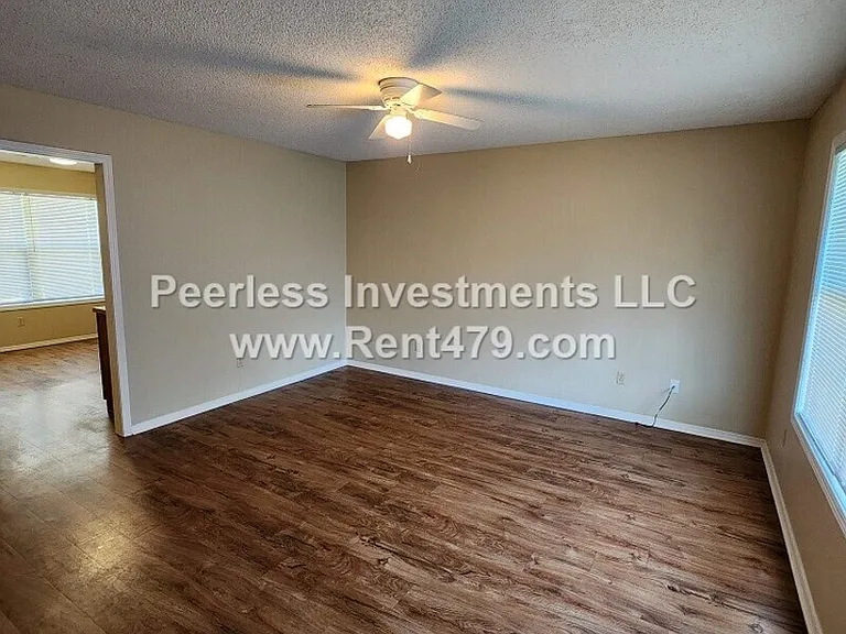 505 4th Ave SW — Photo 3