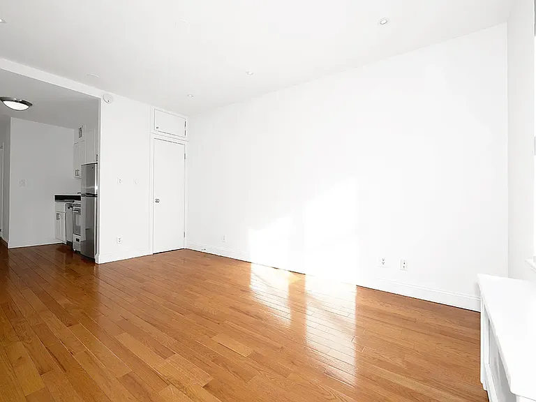 312 W 23rd St #3S — Photo 11