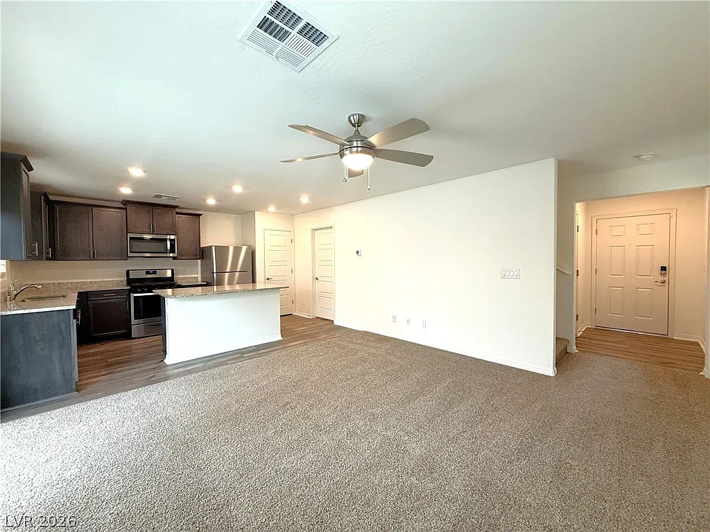 3 bed, 2.5 bath, 1415 sqft, $1,990 — Photo 3