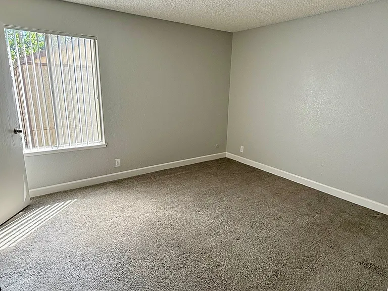 Sierra Woods Apartments — Photo 8