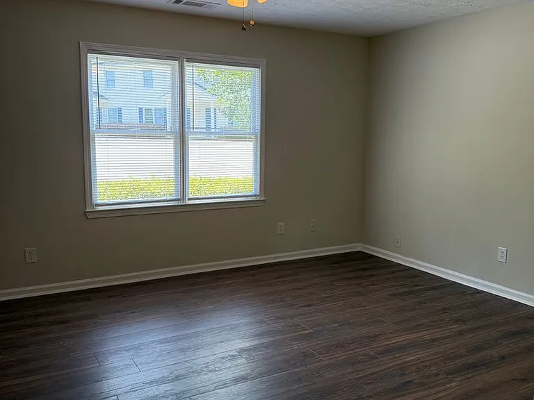 363 E Jefferson St — Photo 7