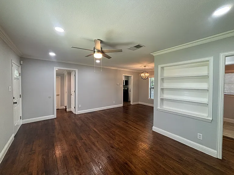 3835 Hawick Ln — Photo 4