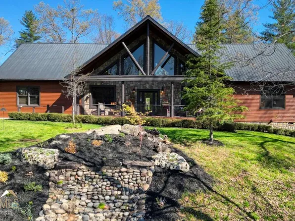 26 Hawks Vw, Mineral Bluff, GA 30559