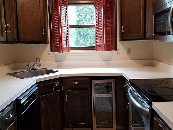 3rd image of 14 Stevens Pl