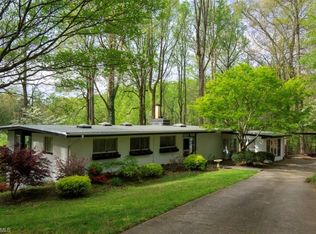 3855 Lakeview Dr, Pfafftown, NC 27040