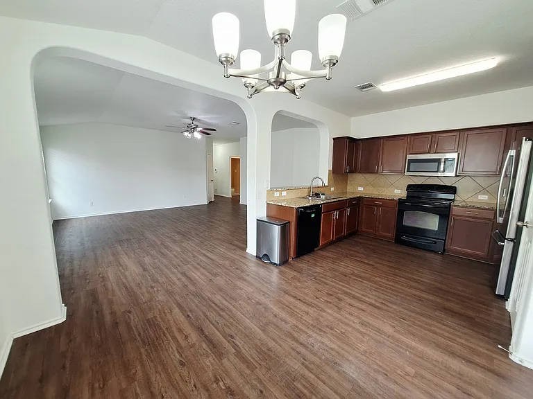 325 Comal Run — Photo 9