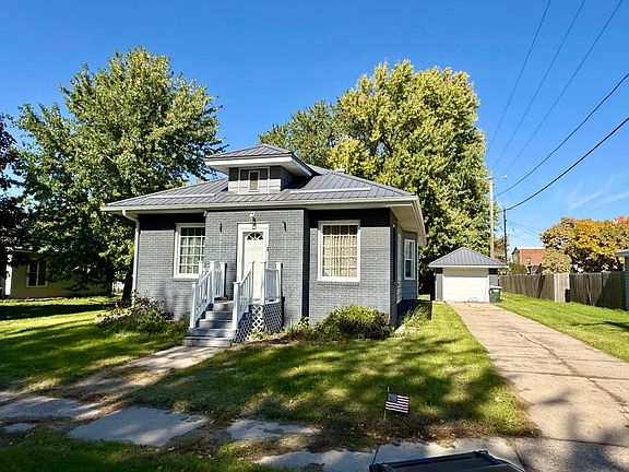 2nd image of 14 W Oak St