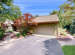 8351 Meadowbrook Dr, Burr Ridge, IL 60527