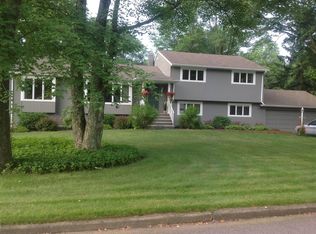 27 Foothills Dr, Pompton Plains, NJ 07444