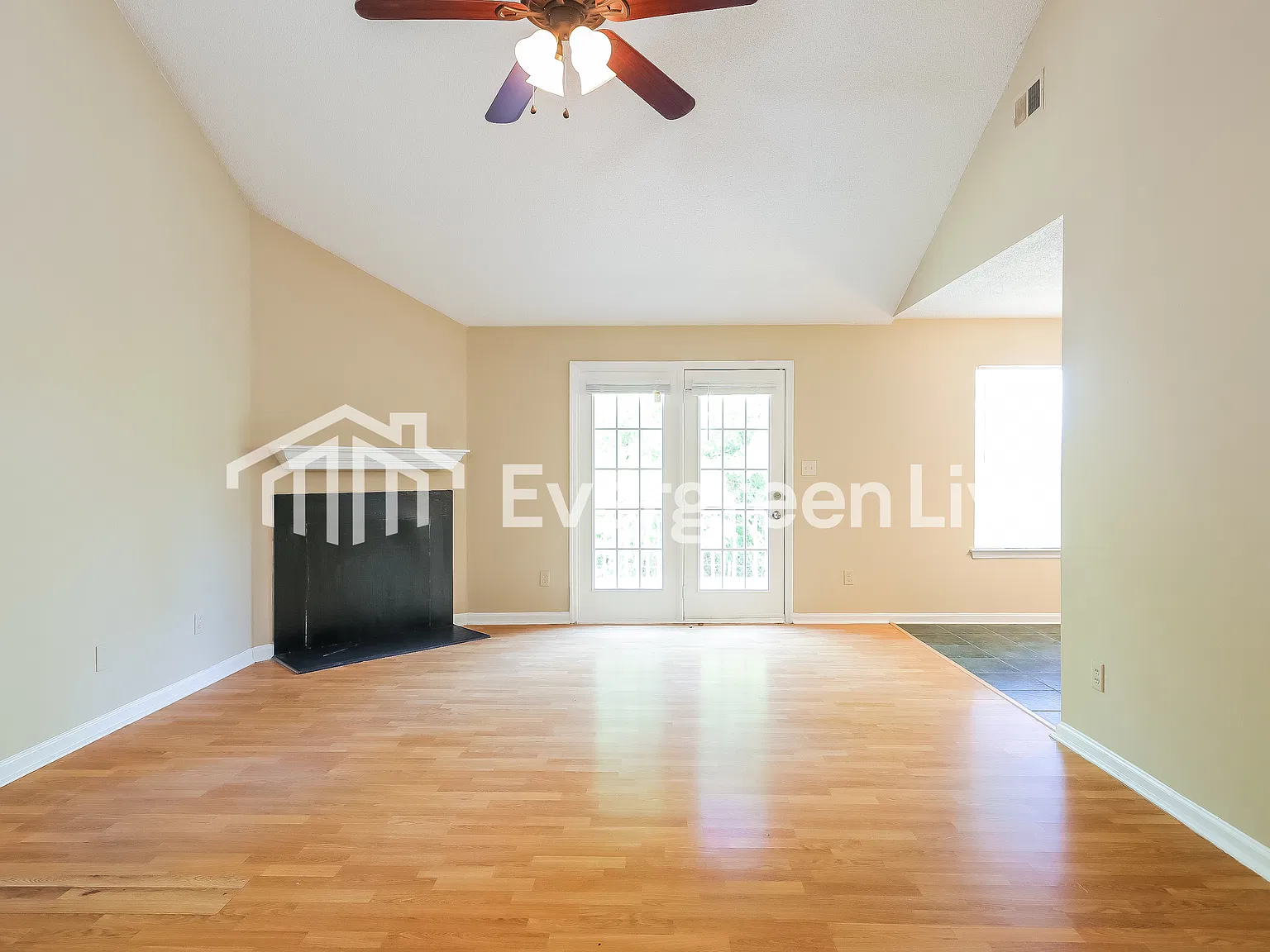 3 bed, 2.0 bath, 1341 sqft, $1,495 — Photo 4