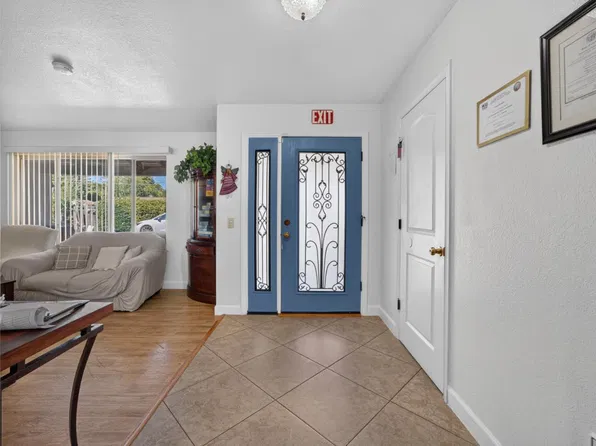3425 Palestine Ln, Carmichael, CA 95608