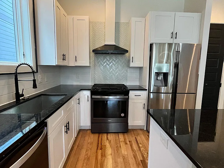 2700 Bronte Ave #B — Photo 8