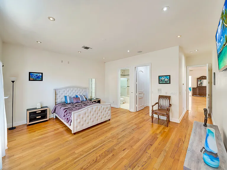 7735 Wilbur Ave — Photo 65