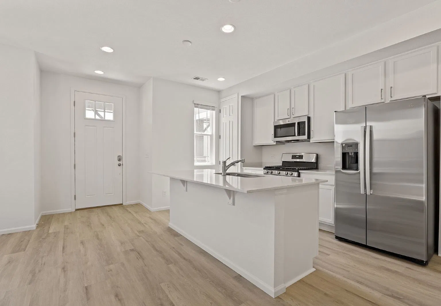 3 bed, 2.5 bath, 1467 sqft, $2,425 — Photo 3