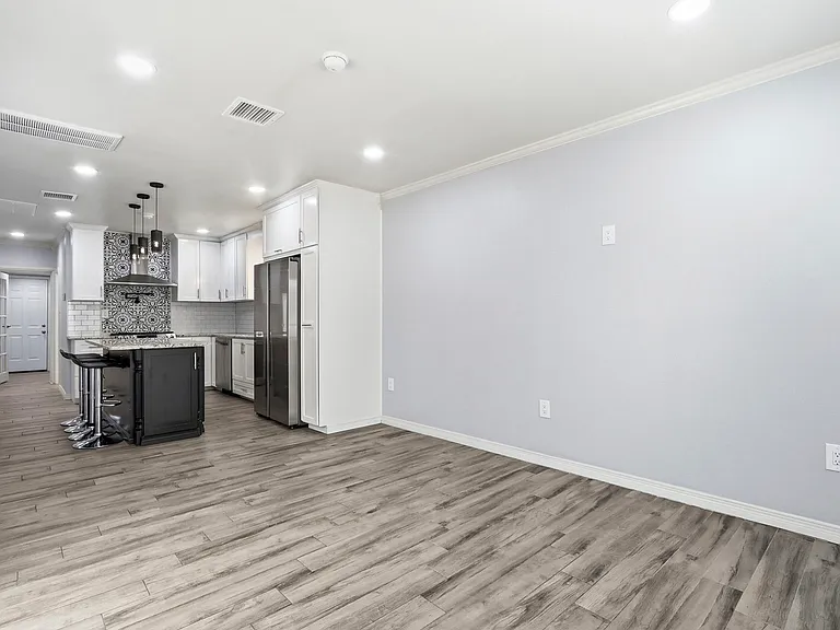 1310 E San Antonio Ave — Photo 5