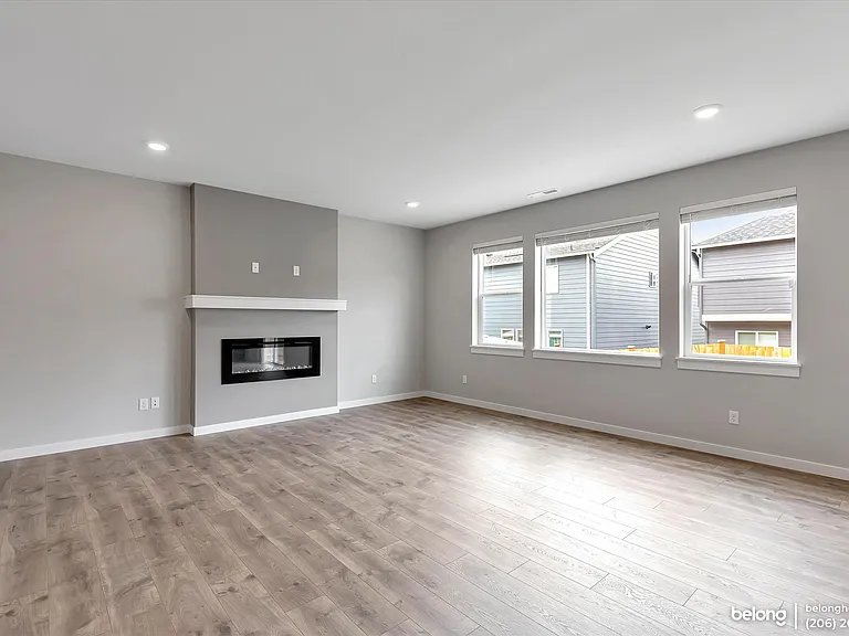 15302 201st Ave E — Photo 2