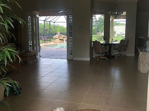 Front looking to pool