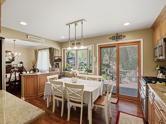 3rd image of 898 E Schirra Dr