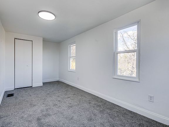 5th image of 2439 Arlington Ave Floor 2
